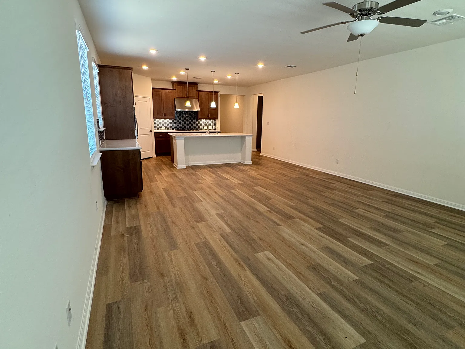 3 bed, 2.5 bath, 2052 sqft, $2,675 — Photo 4