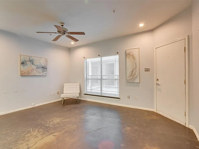 4104 N Hall St #102 — Photo 8