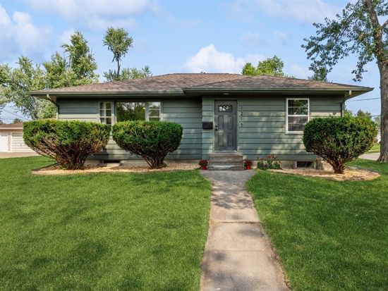 1215 Northview Dr, Marion, IA 52302