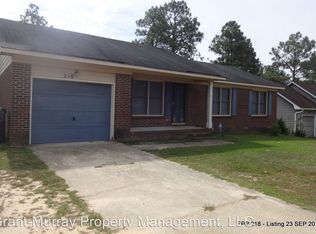 218 Eppingdale Dr, Spring Lake, NC 28390