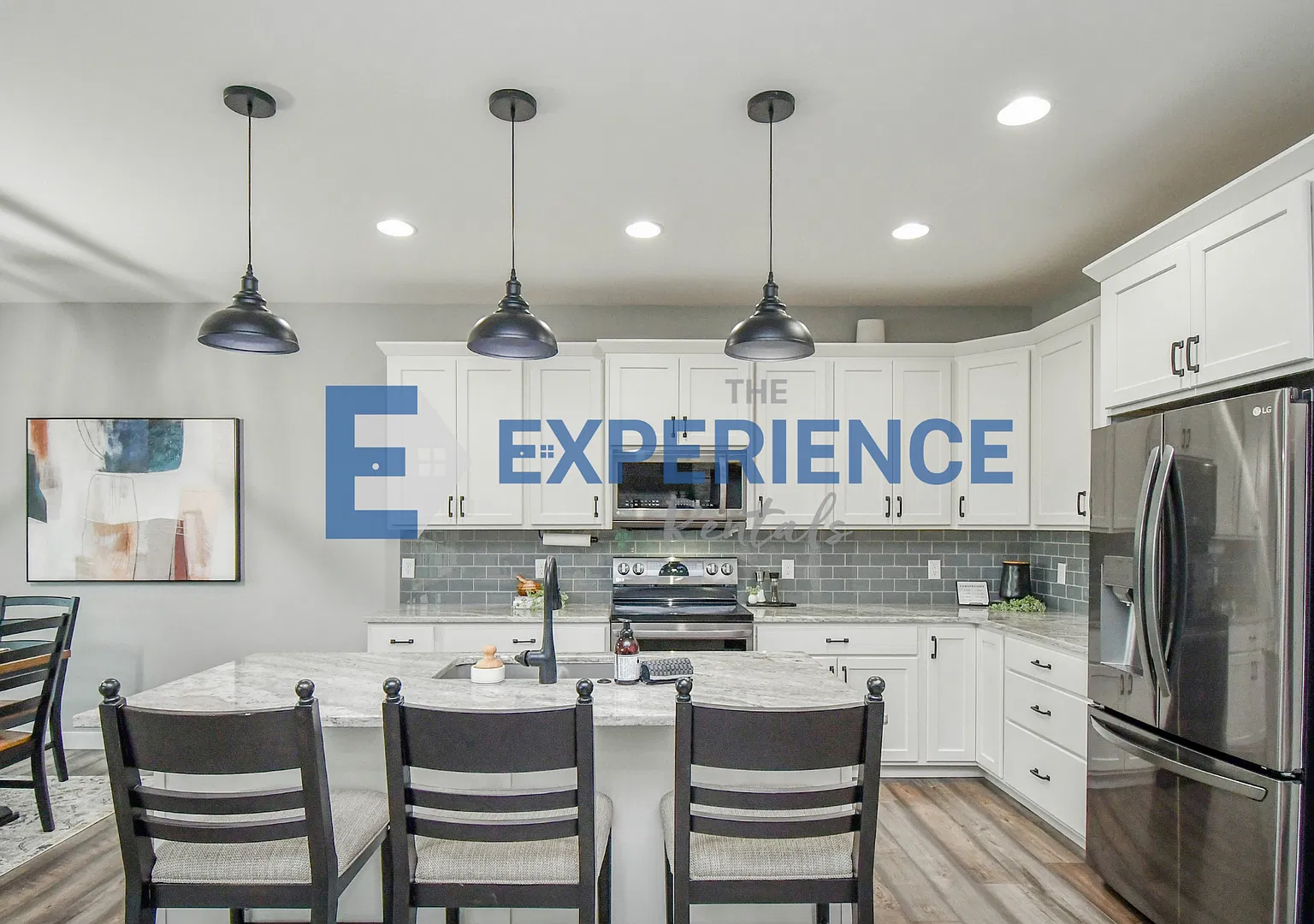 Spacious 5-Bedroom Home with Private Theater & Wet Bar! — Photo 2