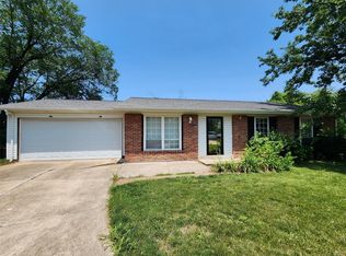 8 Stonehenge Ct, Saint Charles, MO