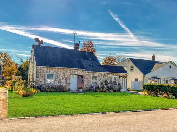 676 Lowell Street, Westbury, NY 11590