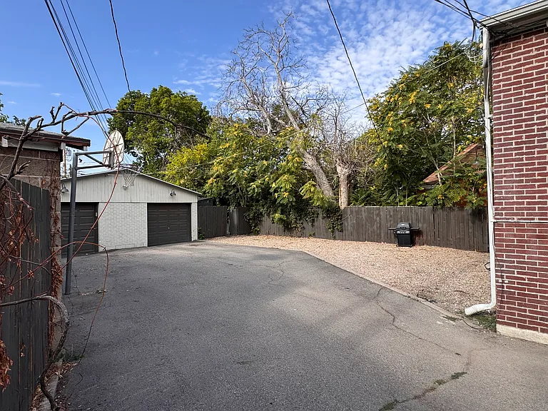 219 W 300 N — Photo 19