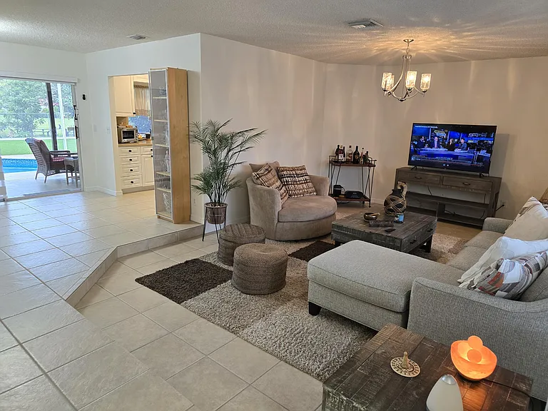 939 Hibiscus Dr — Photo 5