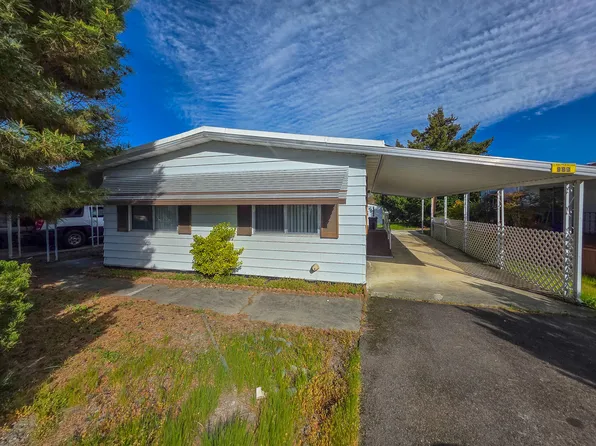 989 Roguelea Ln, Grants Pass, OR 97526