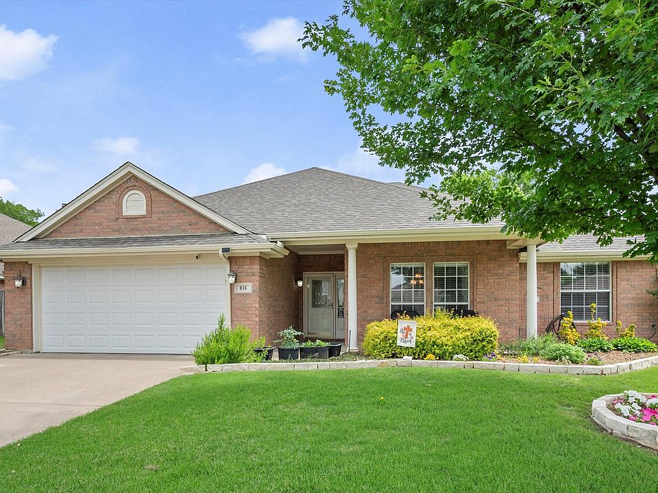 1st image of 836 Heberle Dr