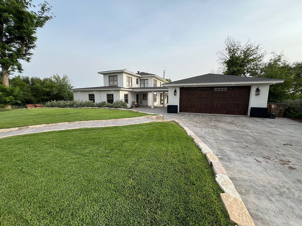 610 W Avenue C - Property Image
