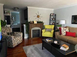 156 Cricketbrook Dr, Dover, NH 03820