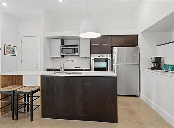 5th image of 5301 Laurel St #A