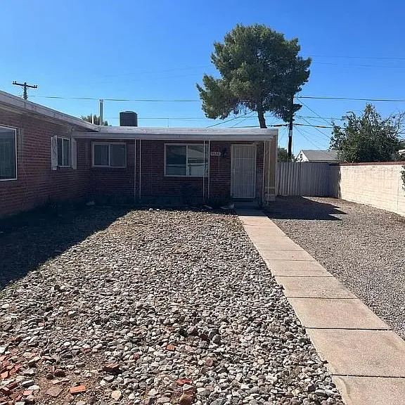 4634 E Montecito St — Photo 1