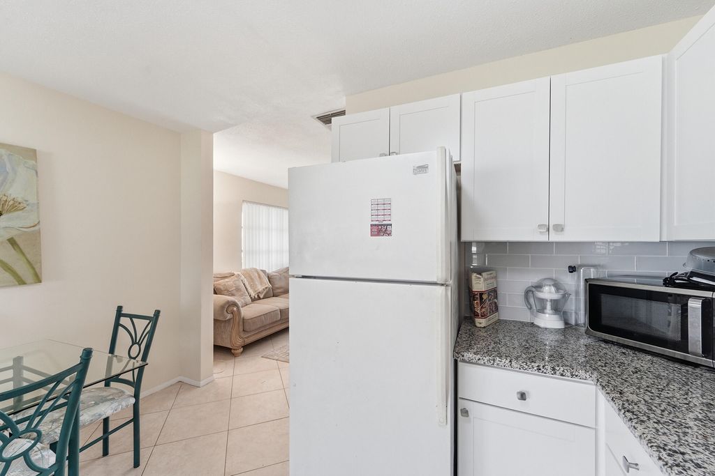220 Leisure Blvd, photo 5