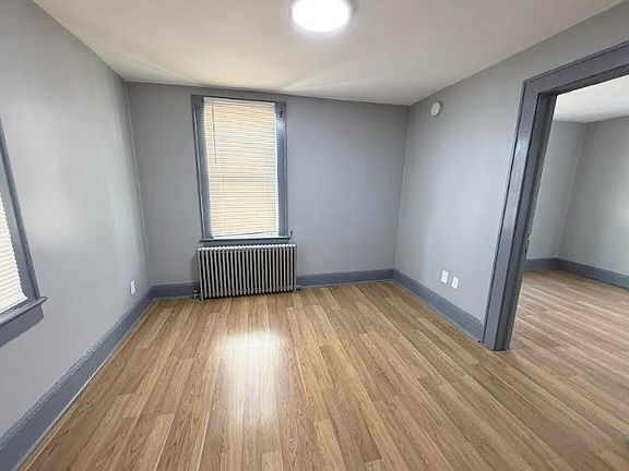 3rd image of 13-19 Warren St #19B2