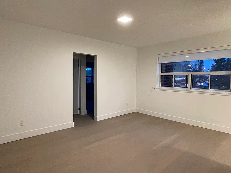 1051 Victoria Park Ave — Photo 17