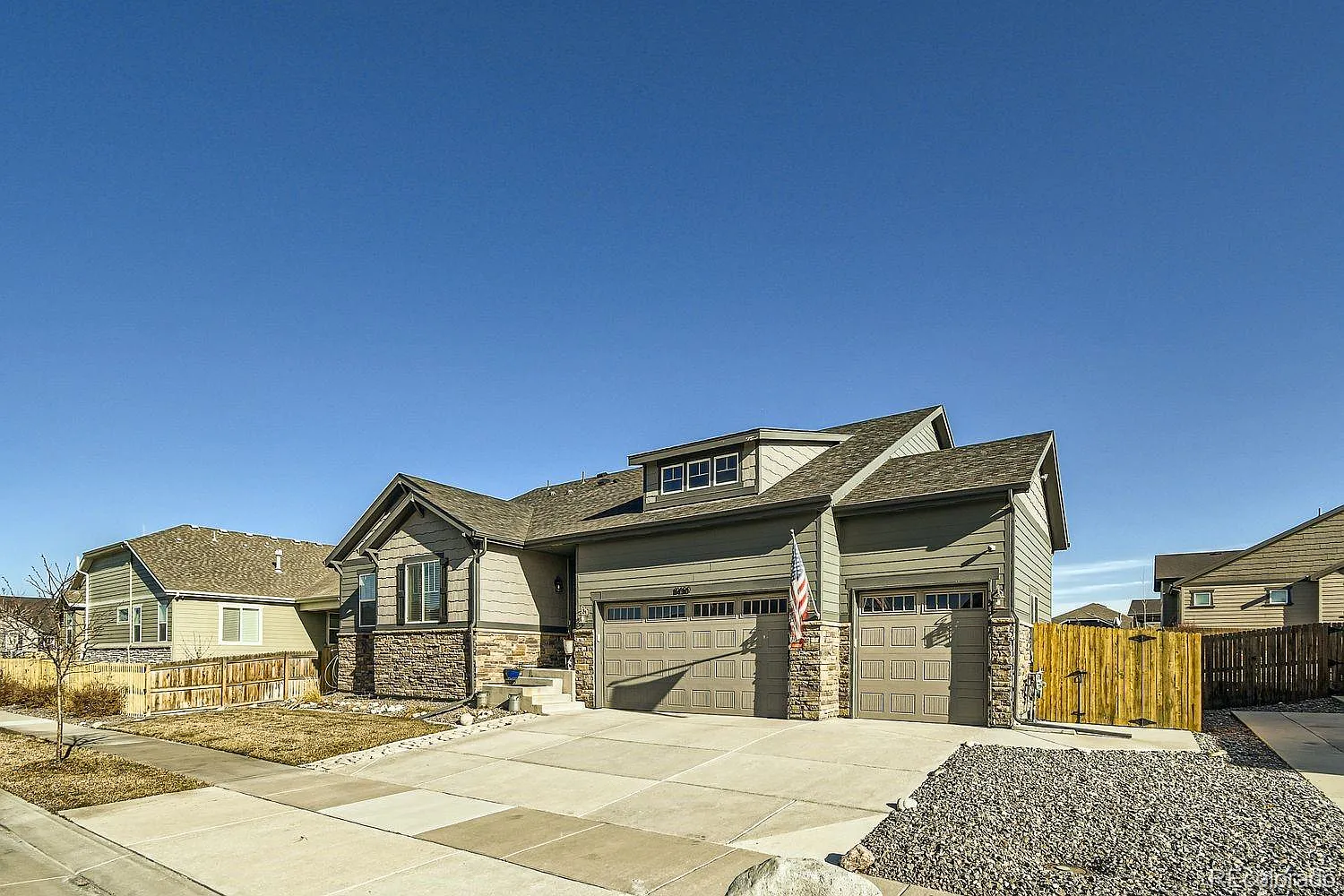3 bed, 2.0 bath, 2186 sqft, $3,300 — Photo 2