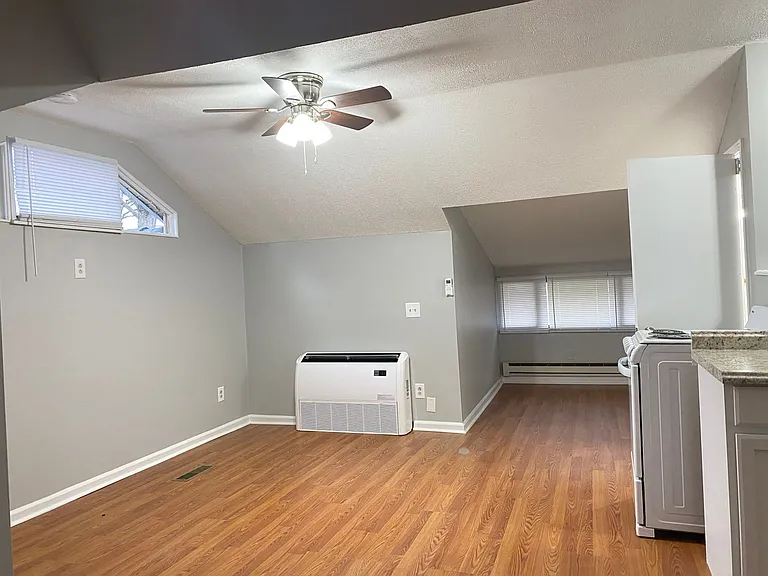 445 Greenwood Ave — Photo 8