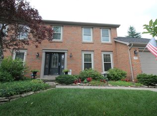 393 Manderly Ct, Powell, OH 43065