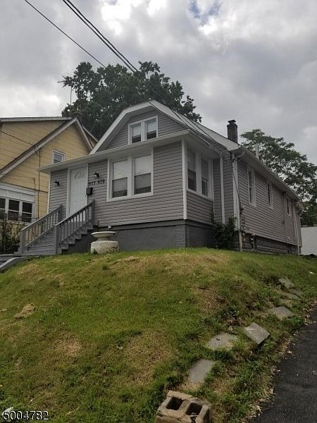 1st image of 977-979 18th Ave
