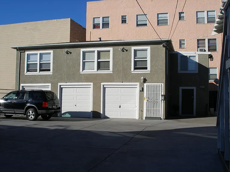 1094 Aileen St — Photo 3