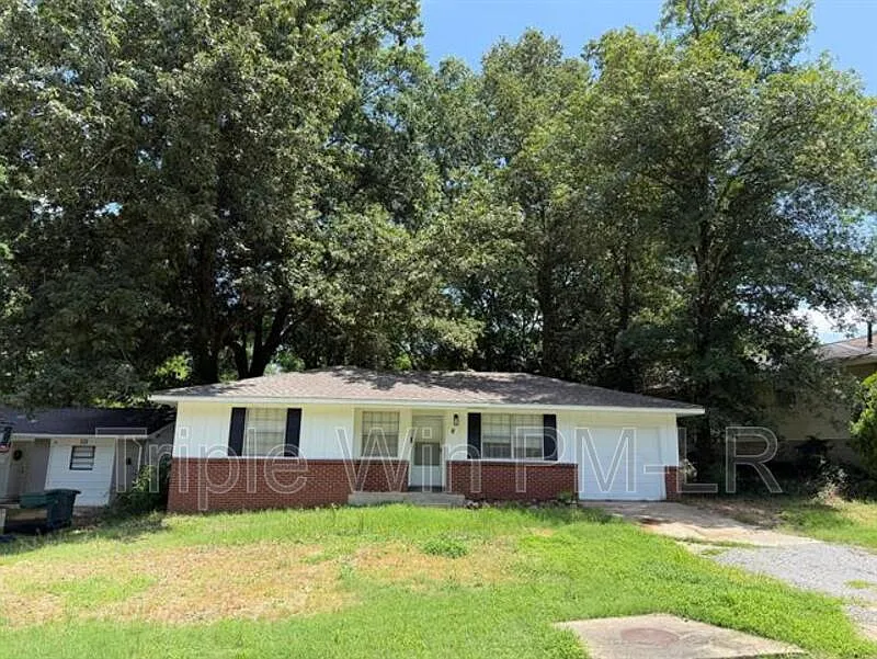 3 bed, 1.0 bath, $1,075 — Photo 2