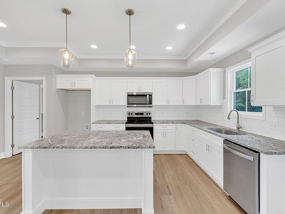 5th image of 568 Catalina Ct