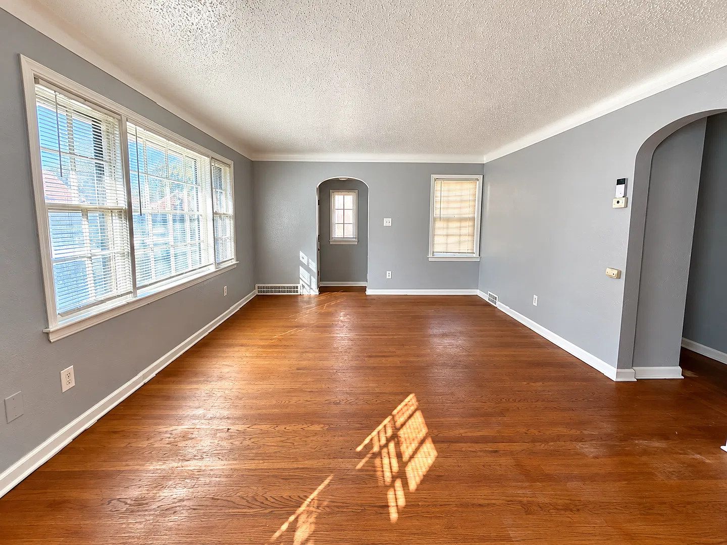 For Rent Beautiful 2-Bedroom Brick Home With Basement & Detached Garage In Detroit! — Photo 3
