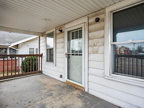 4th image of 309-311 W Memorial Dr