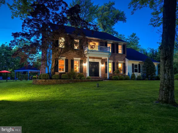 13 Brandon Cir, Phoenixville, PA 19460