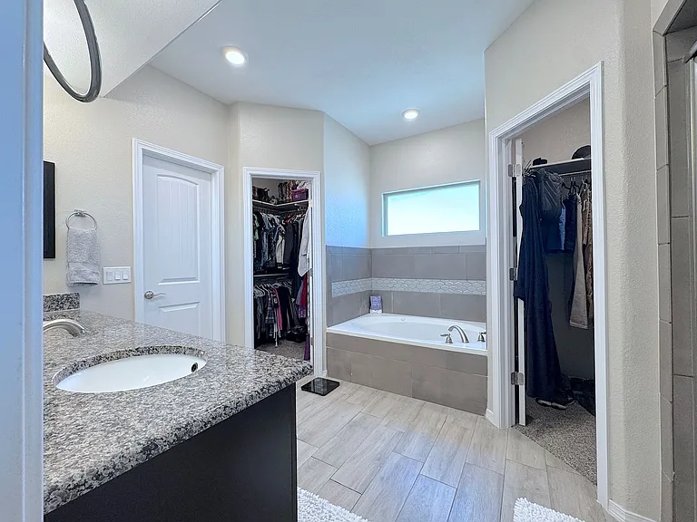 7805 Enchanted View Dr — Photo 24