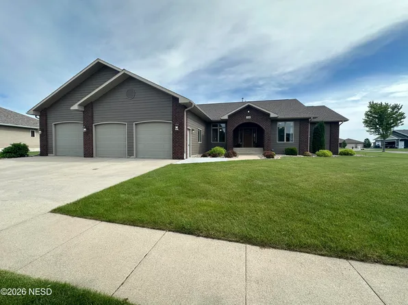 2304 Grant Dr NW, Watertown, SD 57201
