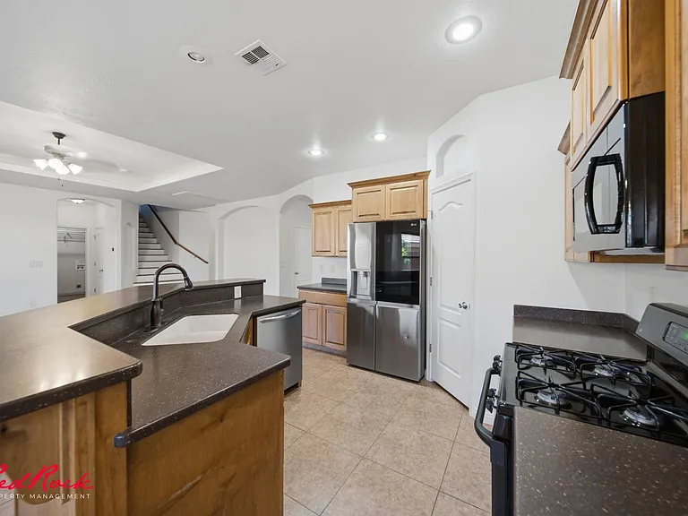 3304 W Palomar — Photo 4