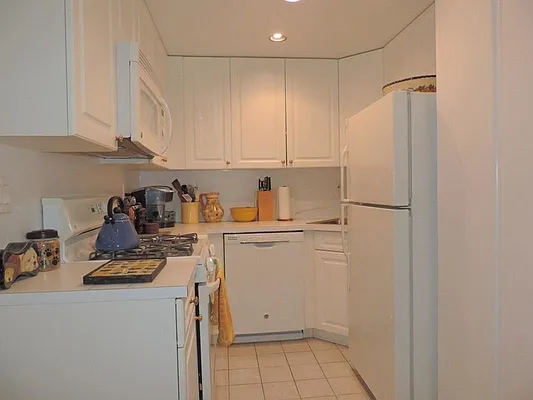 Rented by essential NEW YORK Real Estate | media 17