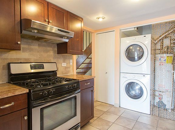 5th image of 1912 Jamestown Cir
