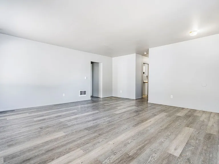 6815 S Warner St — Photo 2