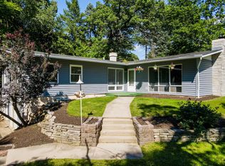 621 Hawthorne Ct, Carpentersville, IL 60110