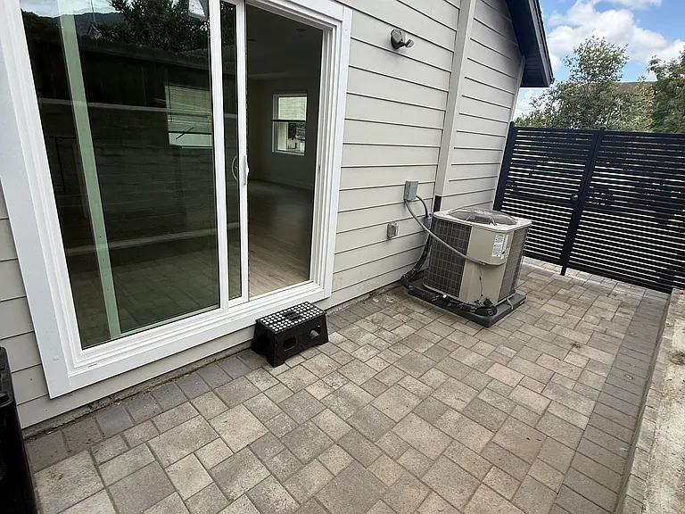 1170 Raymond Ave — Photo 4