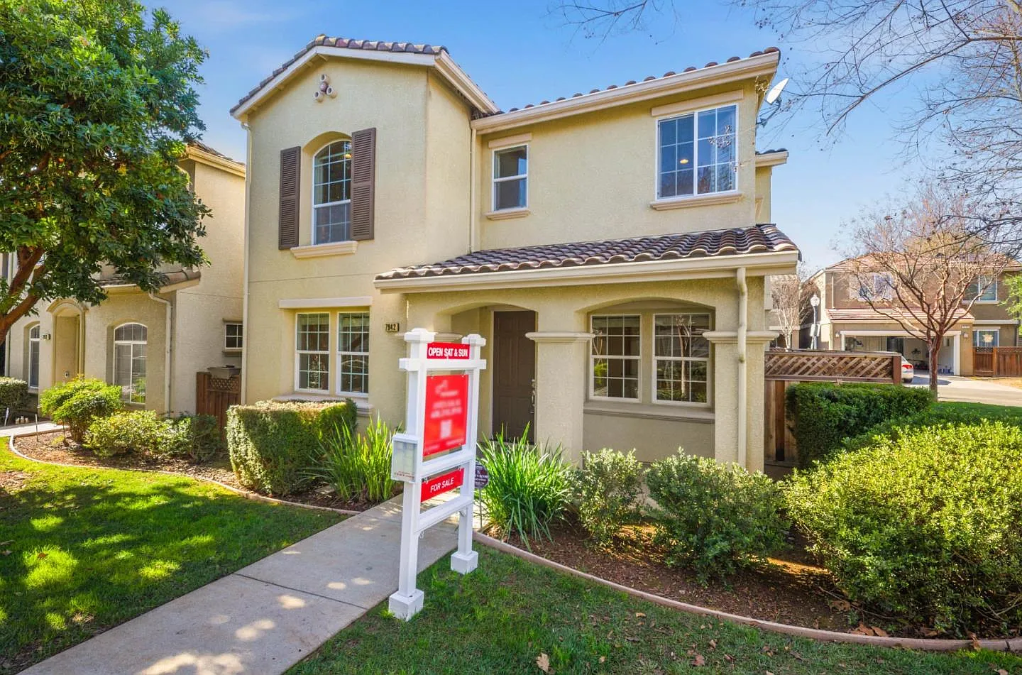 7942 English Oak Cir photo 1