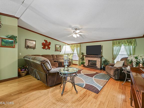 5th image of 156 Lee Terry Rd