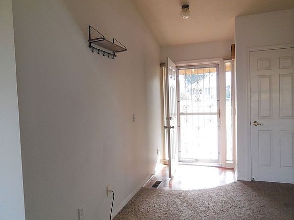 7' entry wall & storm door 