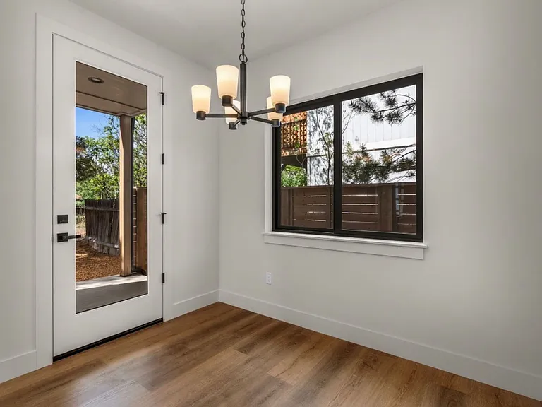 2548 SW Yew Ave #104 — Photo 16