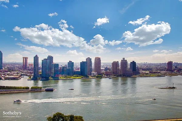 Rented by Sotheby's International Realty | media 8