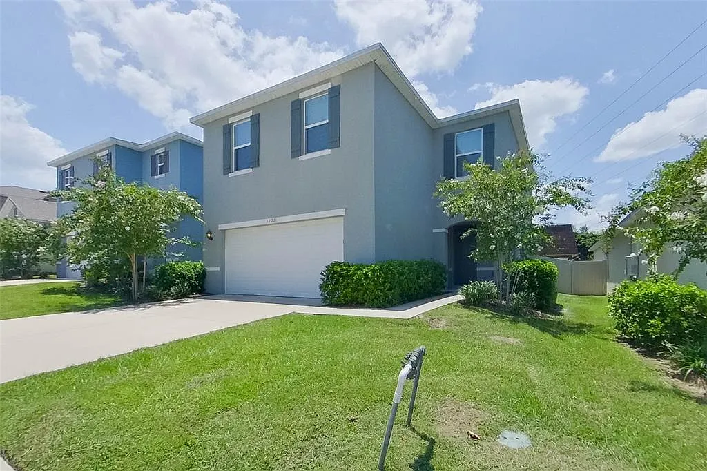 4 bed, 2.5 bath, 2007 sqft, $2,175 — Photo 2