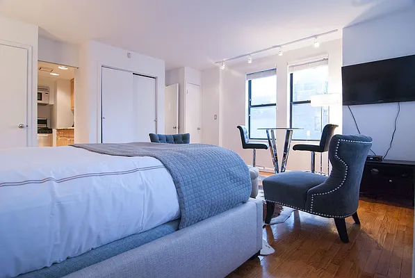 Rented by WAM Partners - William Moses Co. | media 8