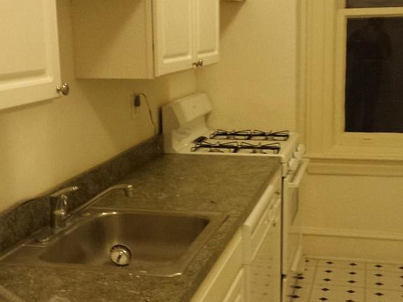 4th image of 2XX S 15th St #601