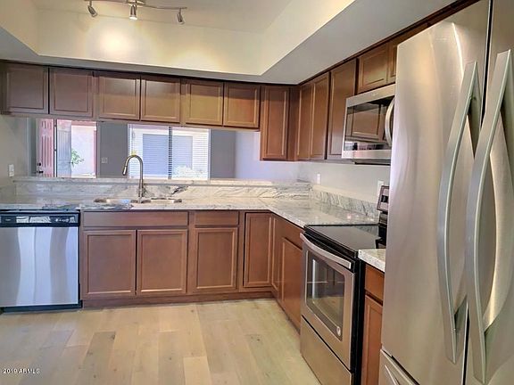 5th image of 2837 E Beck Ln Unit 3
