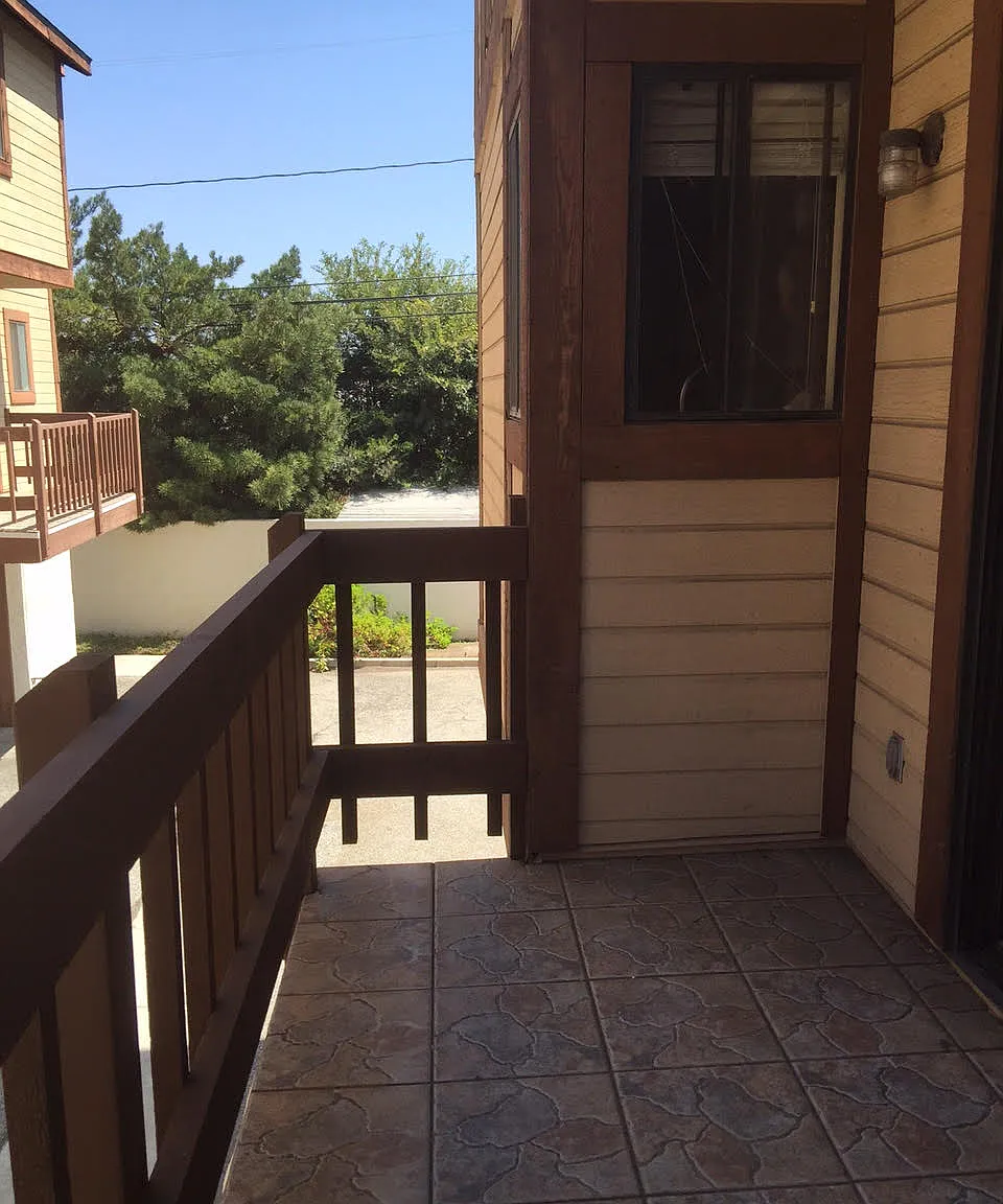 2 bed, 2.5 bath, 1271 sqft, $3,000 — Photo 1