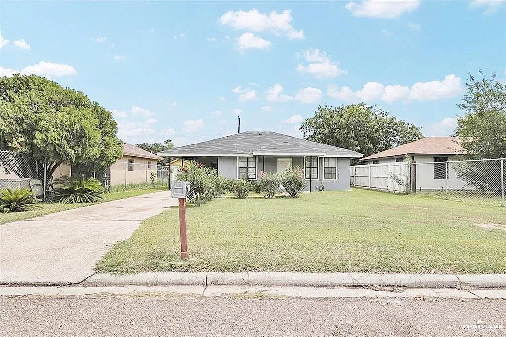 4 bed, 2.0 bath, 1119 sqft, $1,300 — Photo 2