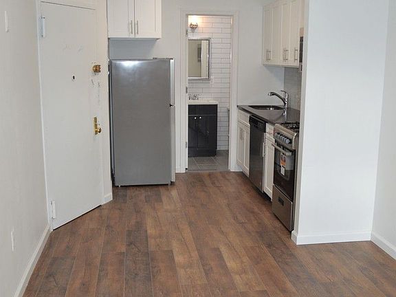 5th image of 324 E 6th St APT 14