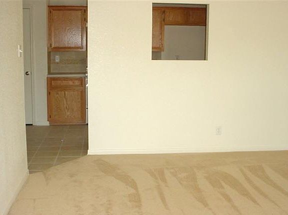 DSC03965 (Small)living area (2)_05262017