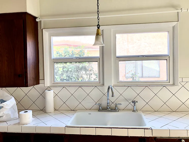 KITCHEN-LOTS OF COUNTER SPACE